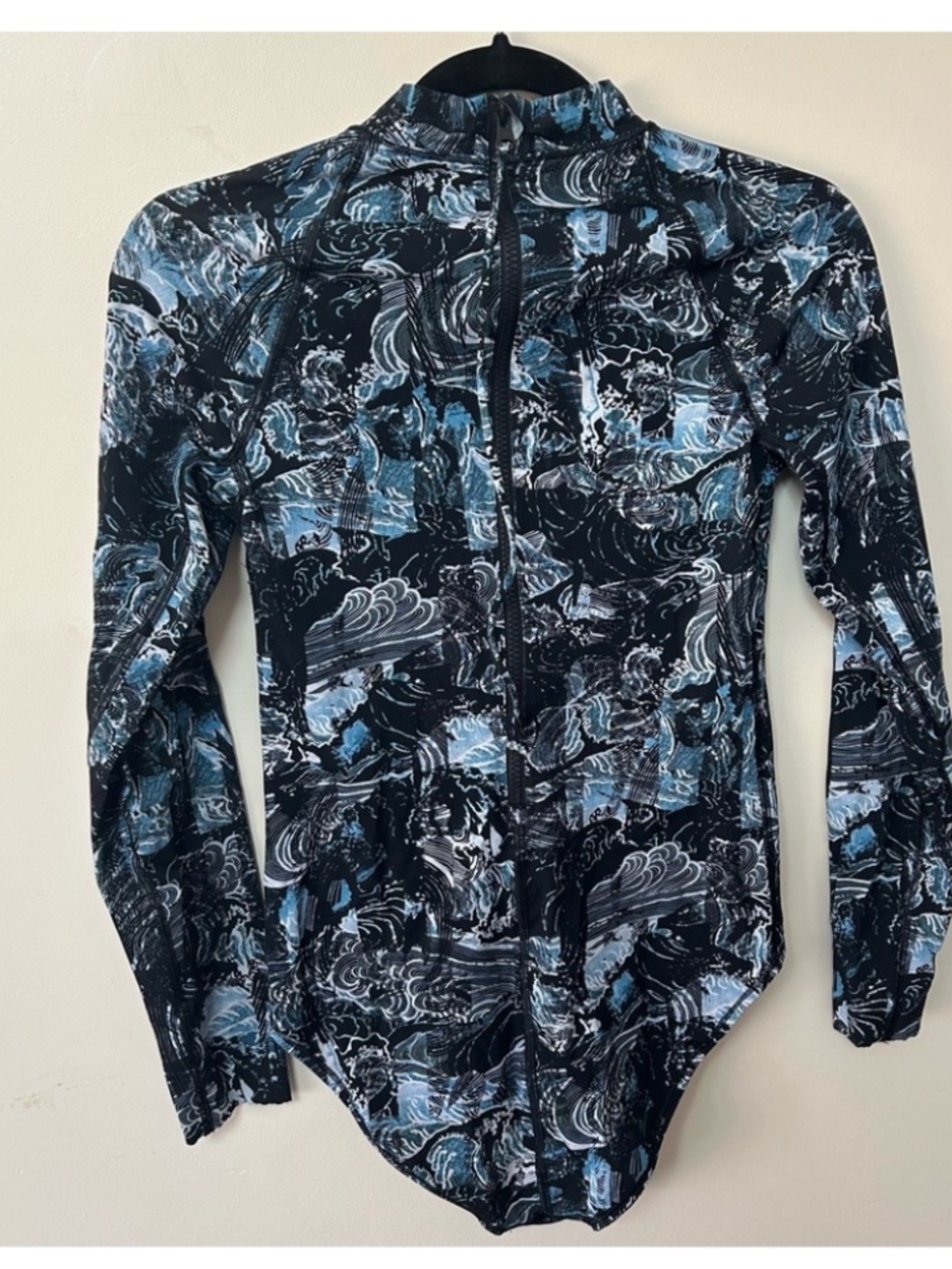 LULULEMON | Will The Wave long sleeve swim one piece suit - EUC - Size 10 - Picture 6 of 6